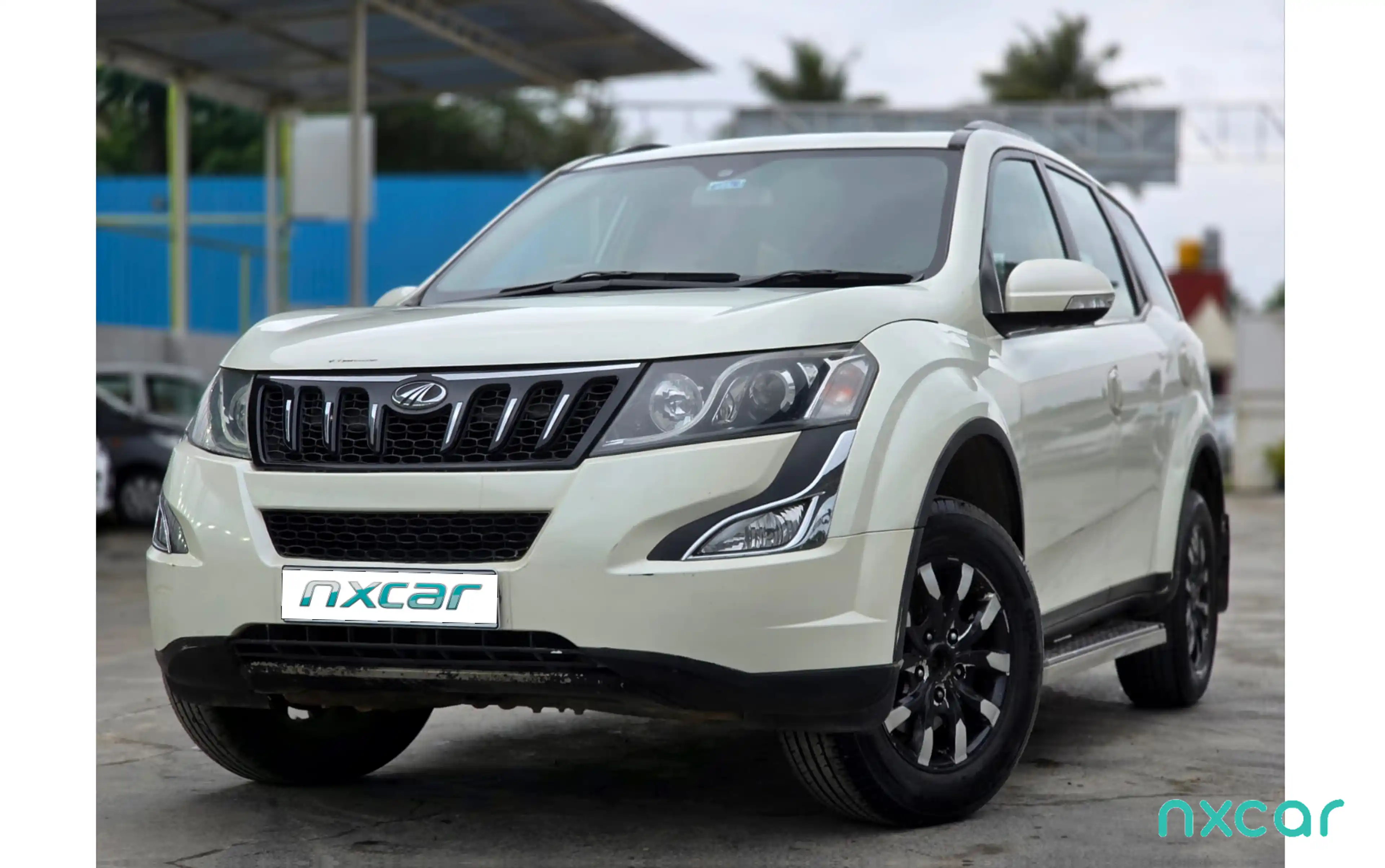 Used Mahindra xuv500 w10-1992015-2018 for sale on Nxcar