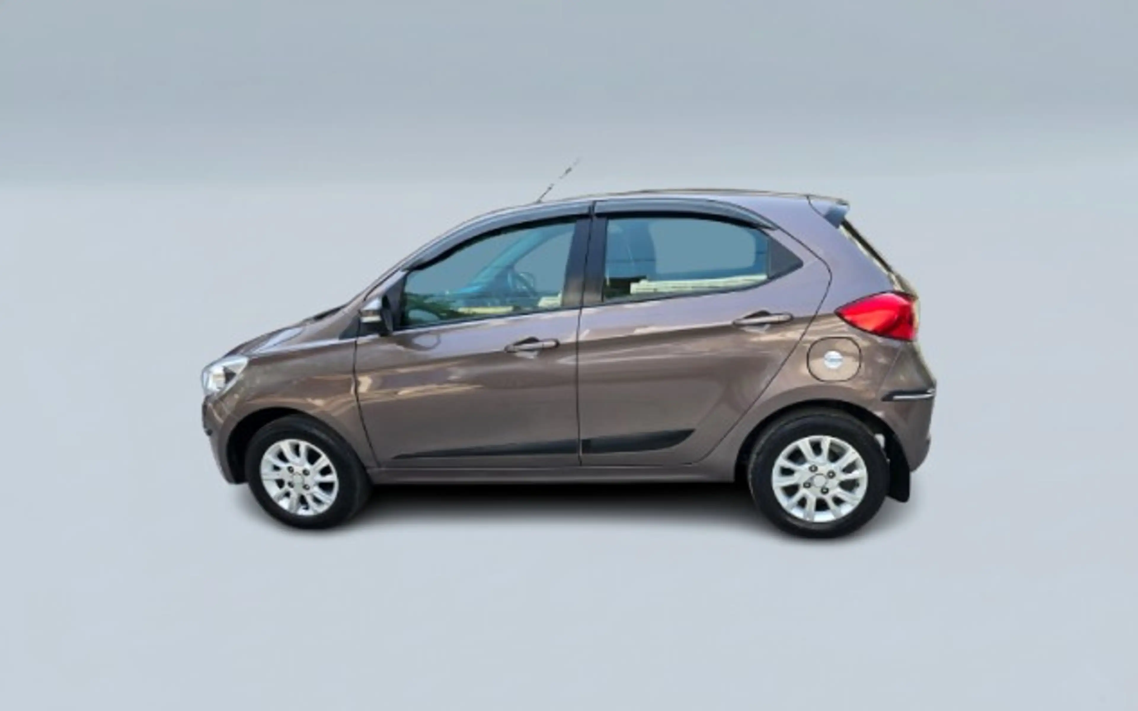 Used Tata tiago xz-12-rtn-bs4 for sale on Nxcar
