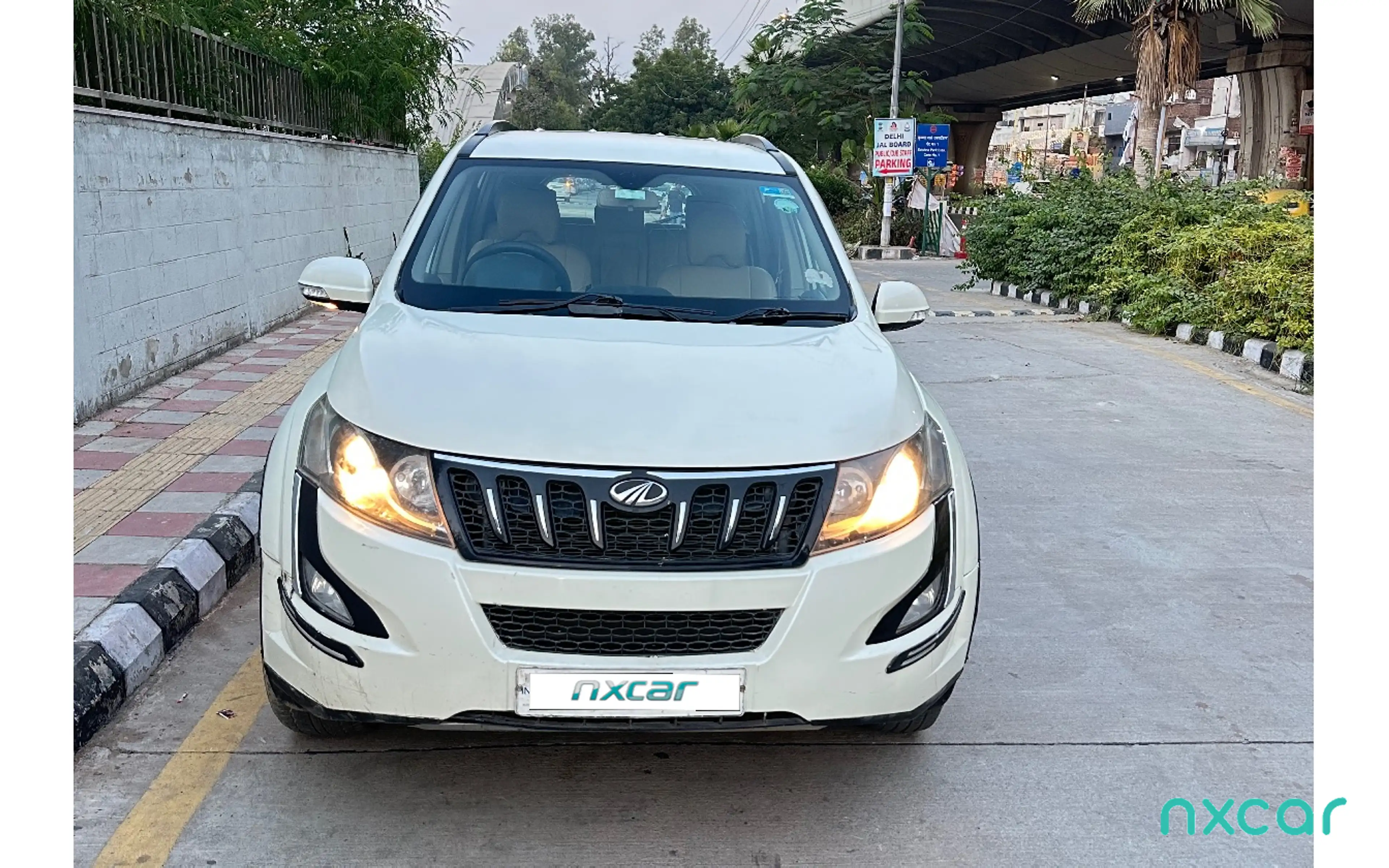 Used Mahindra xuv500 w62015-2018 for sale on Nxcar