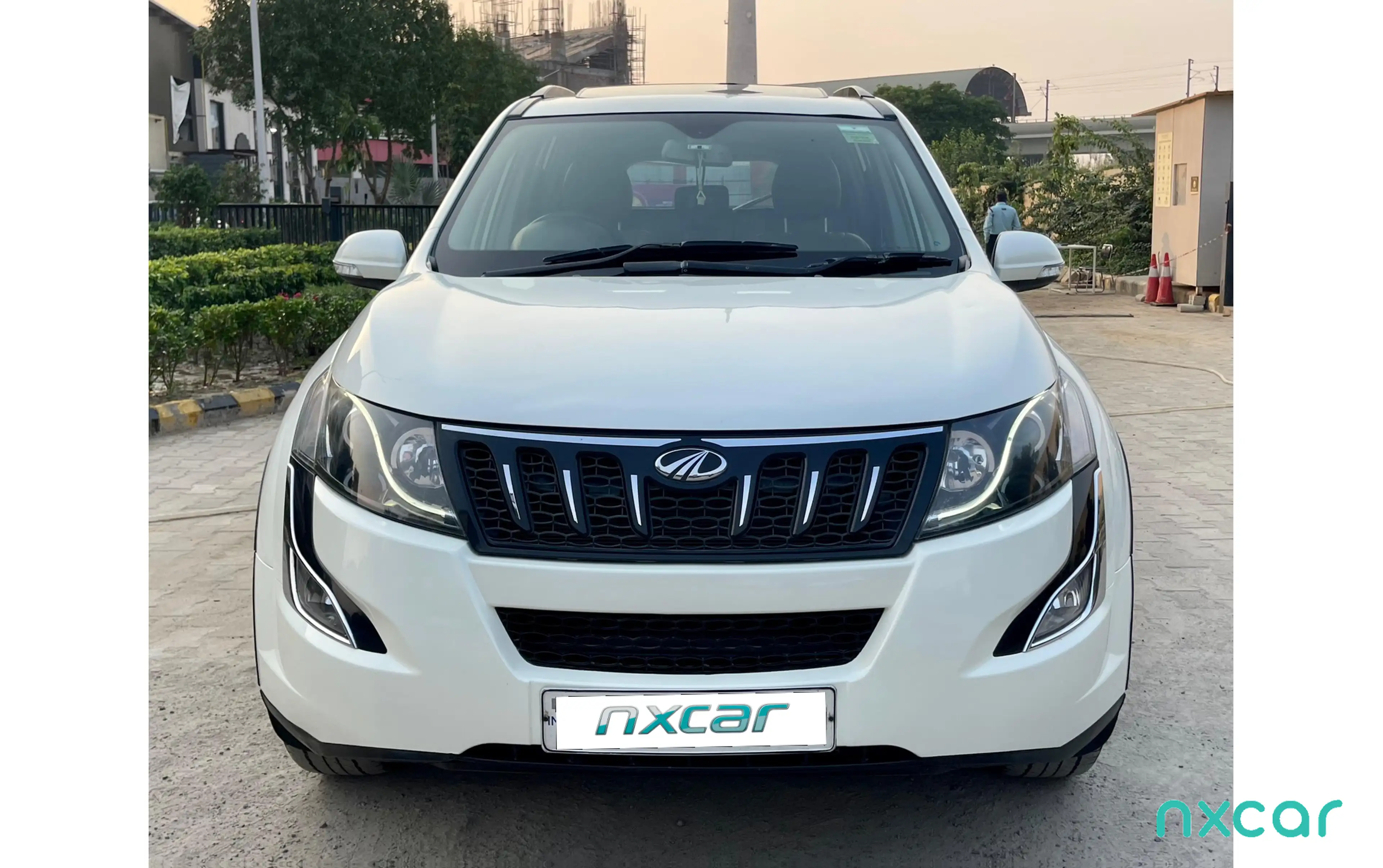 Used Mahindra xuv500 w102015-2018 for sale on Nxcar