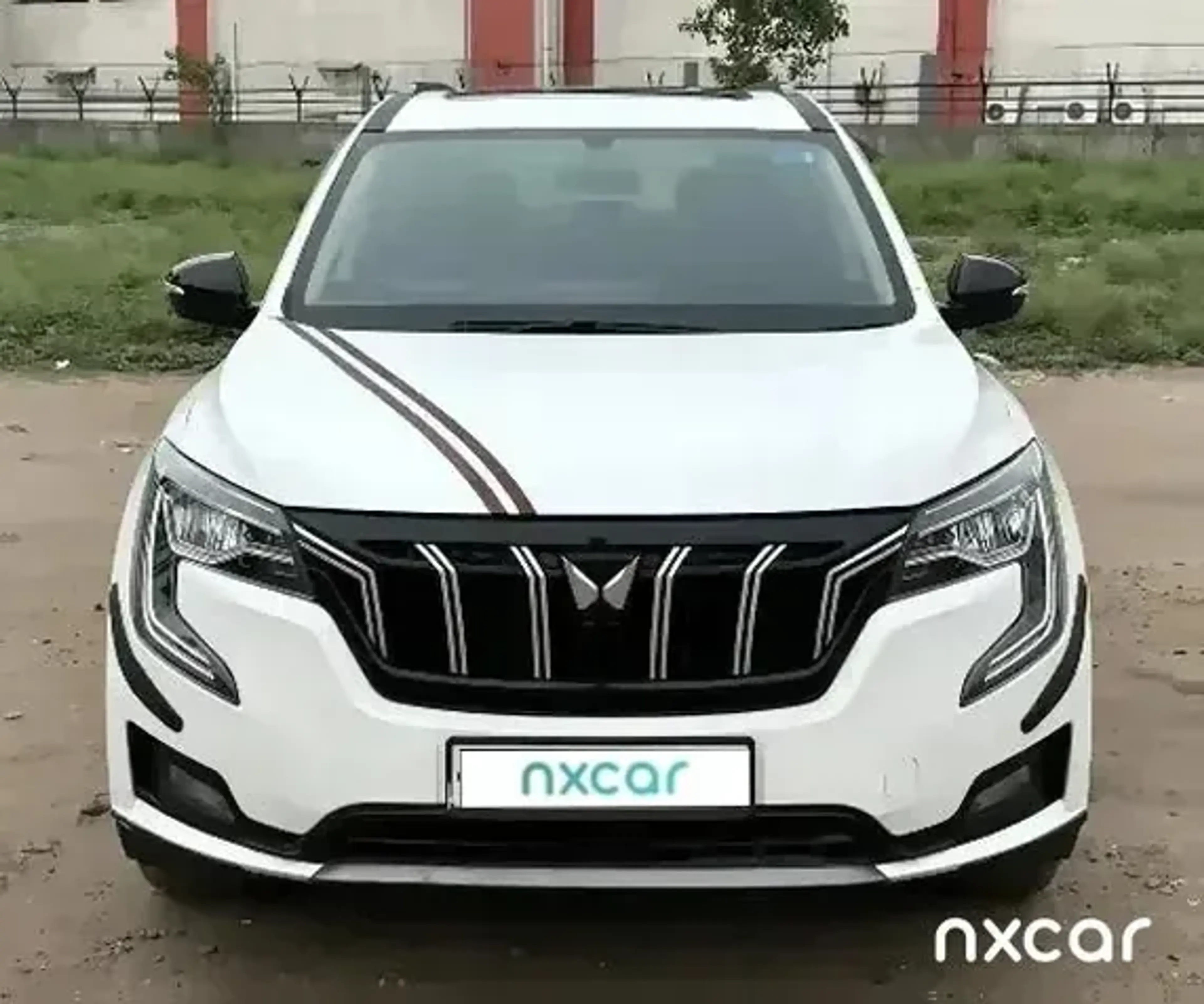 Used Mahindra xuv700 ax-5-petrol-mt-5-str for sale on Nxcar