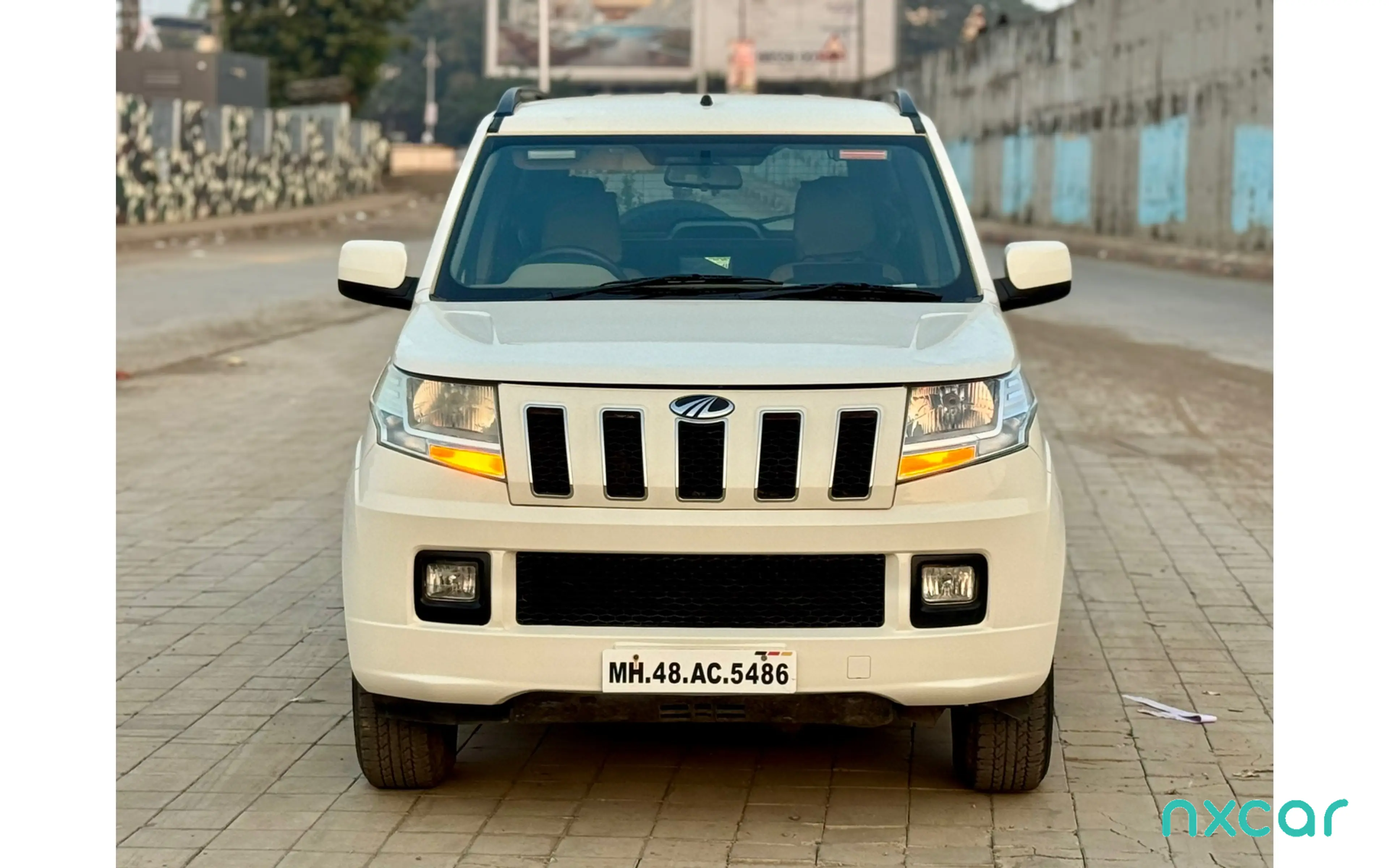 Used Mahindra tuv300 t6-plus for sale on Nxcar