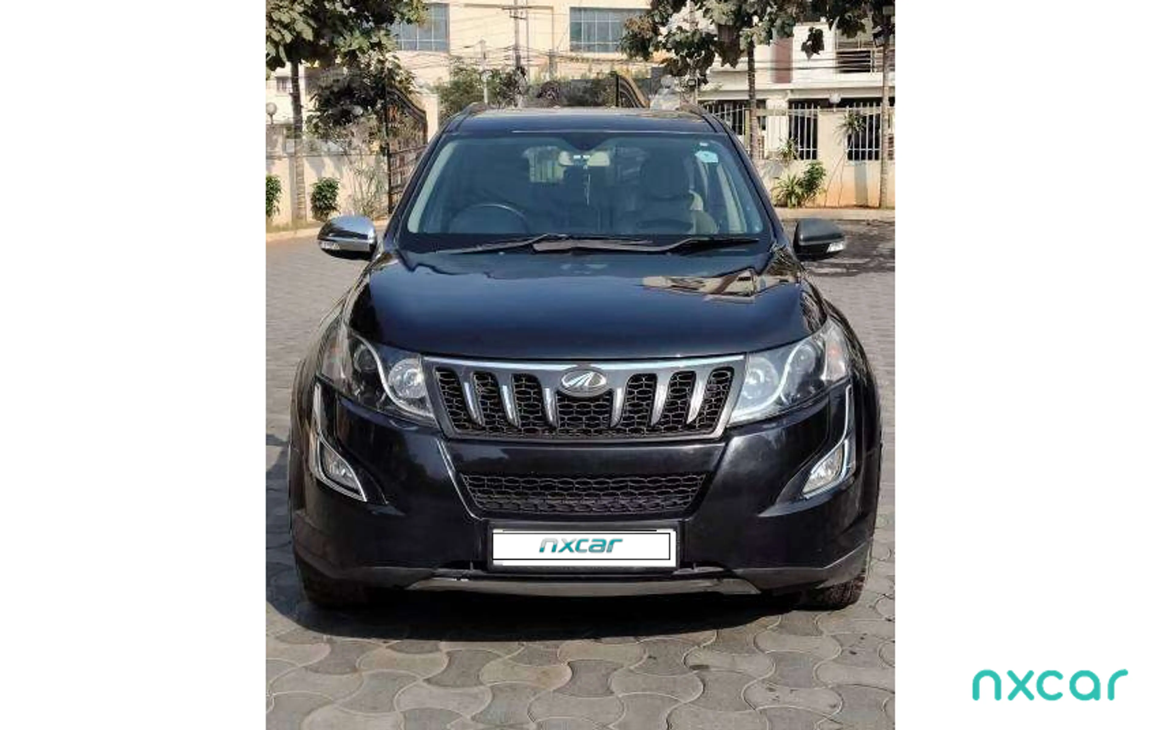 Used Mahindra xuv500 w10-at-1992015-2018 for sale on Nxcar