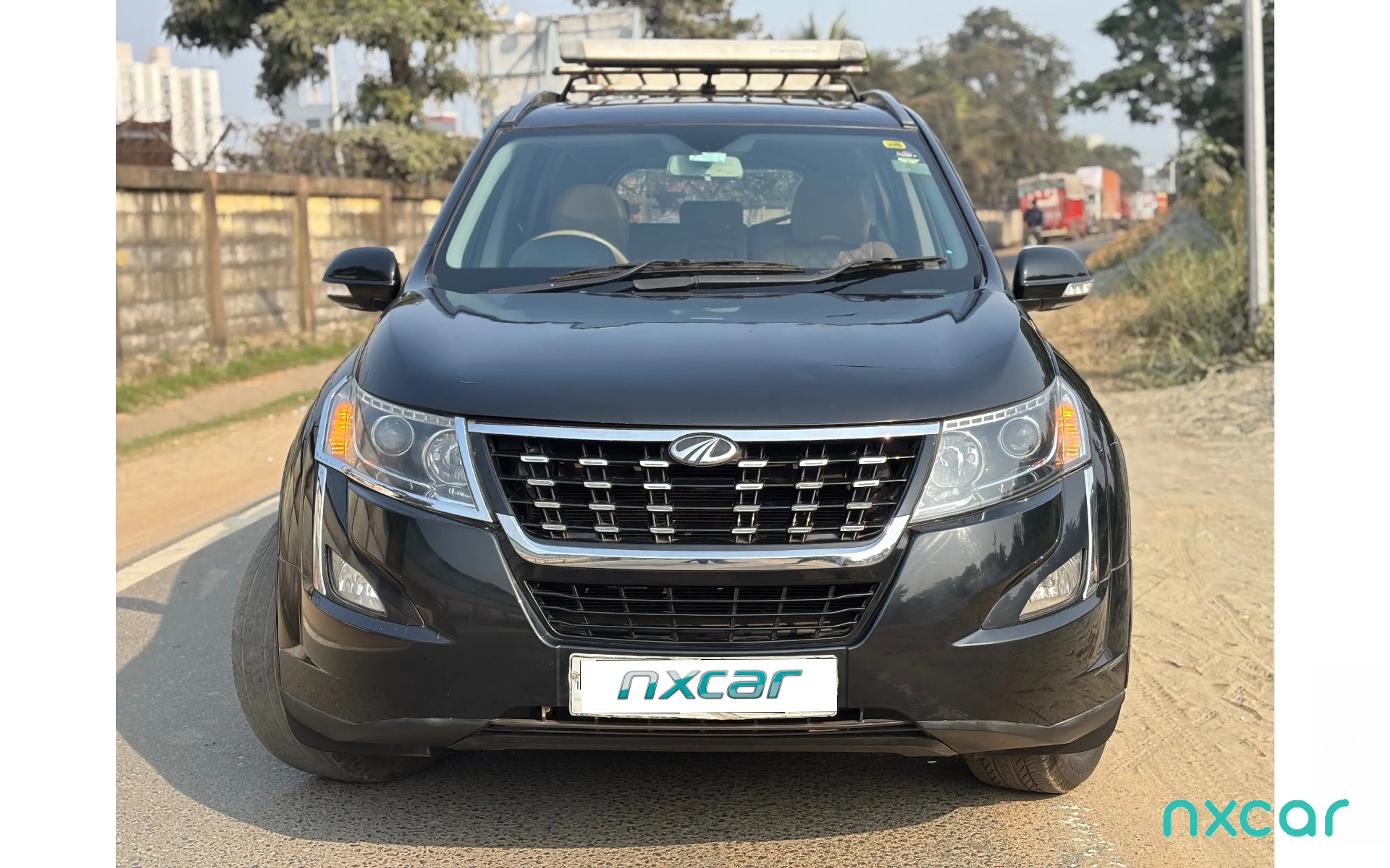 Used Mahindra xuv500 w11 for sale on Nxcar
