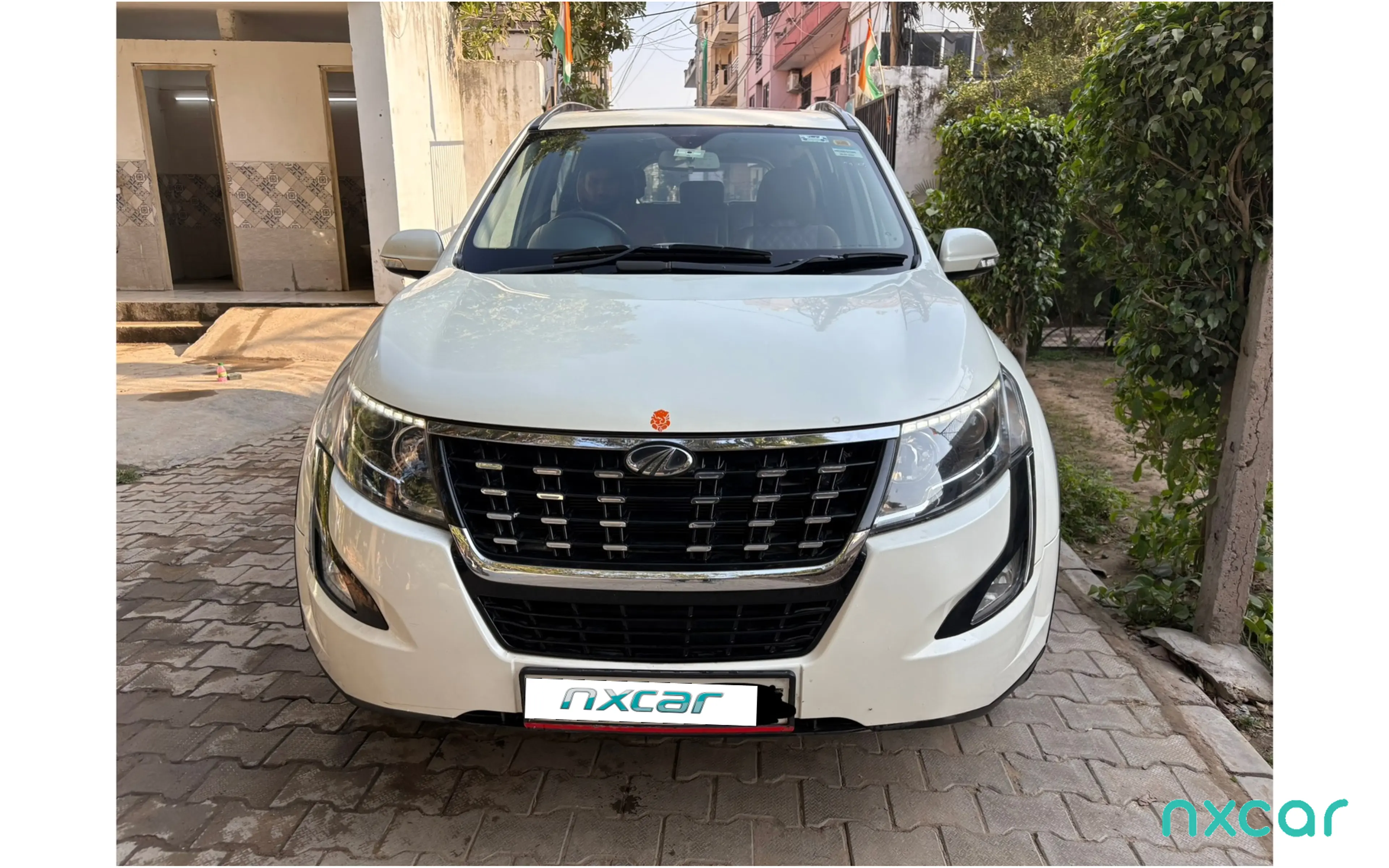 Used Mahindra xuv500 w11 for sale on Nxcar