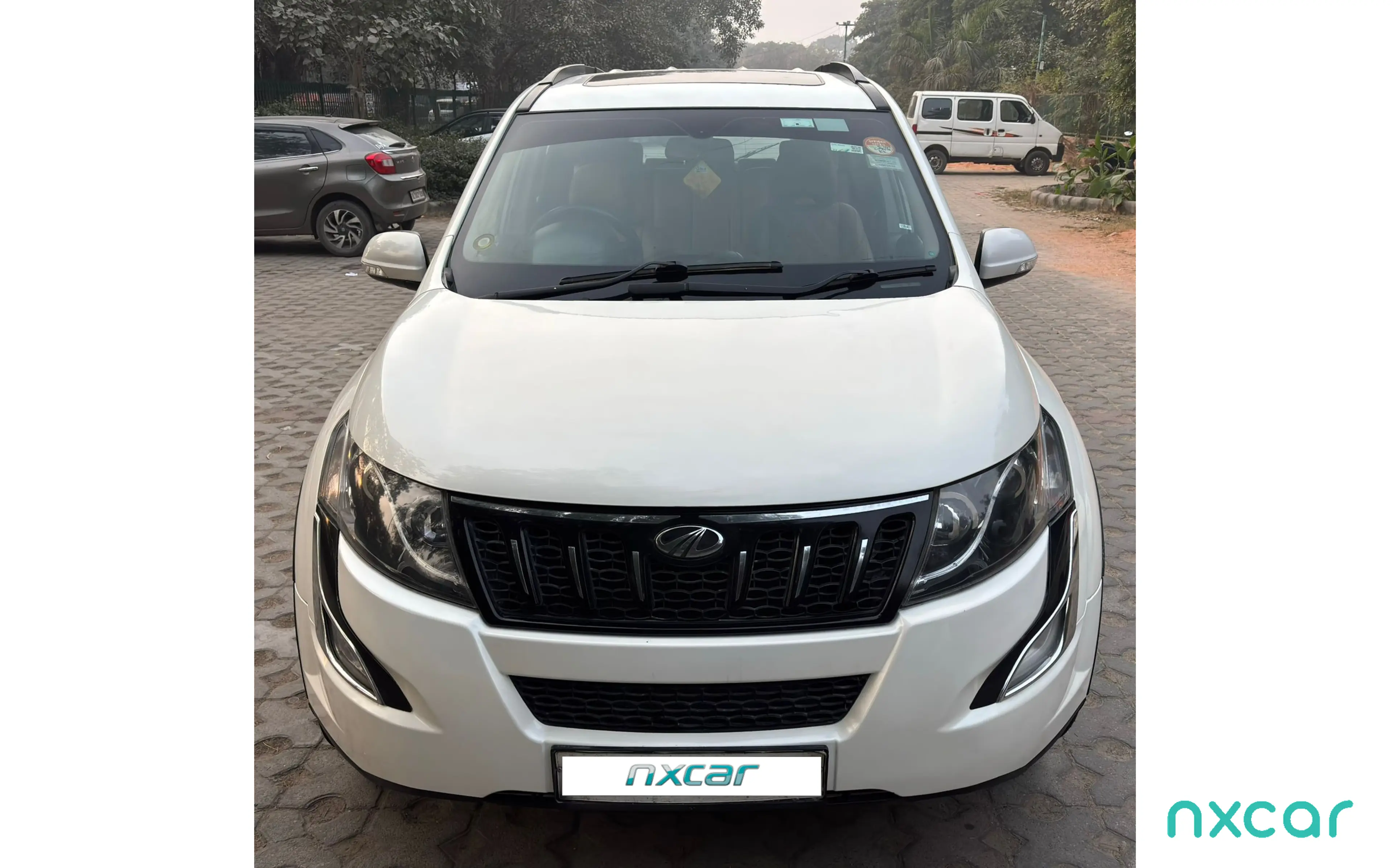 Used Mahindra xuv500 w11 for sale on Nxcar