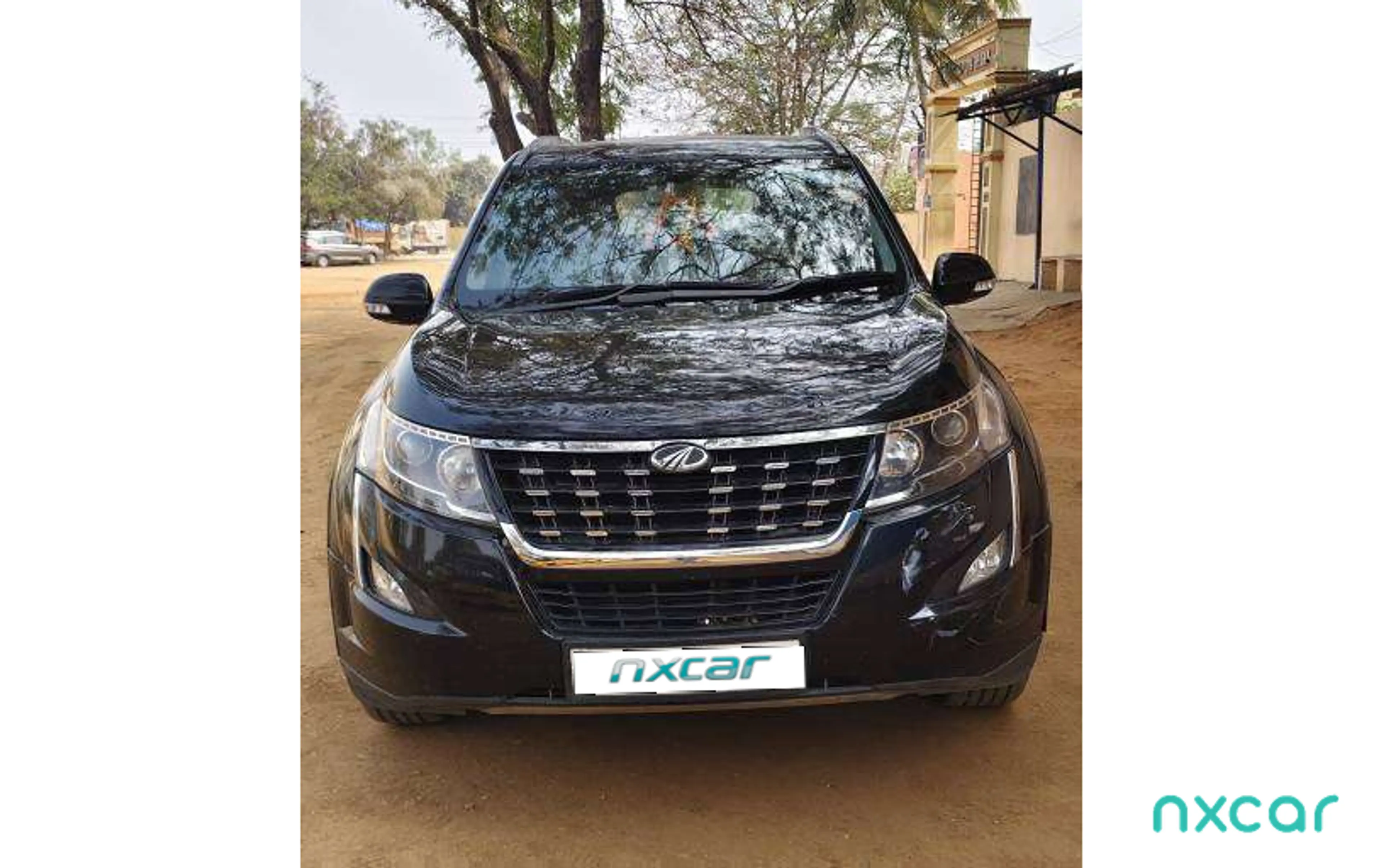 Used Mahindra xuv500 w11 for sale on Nxcar