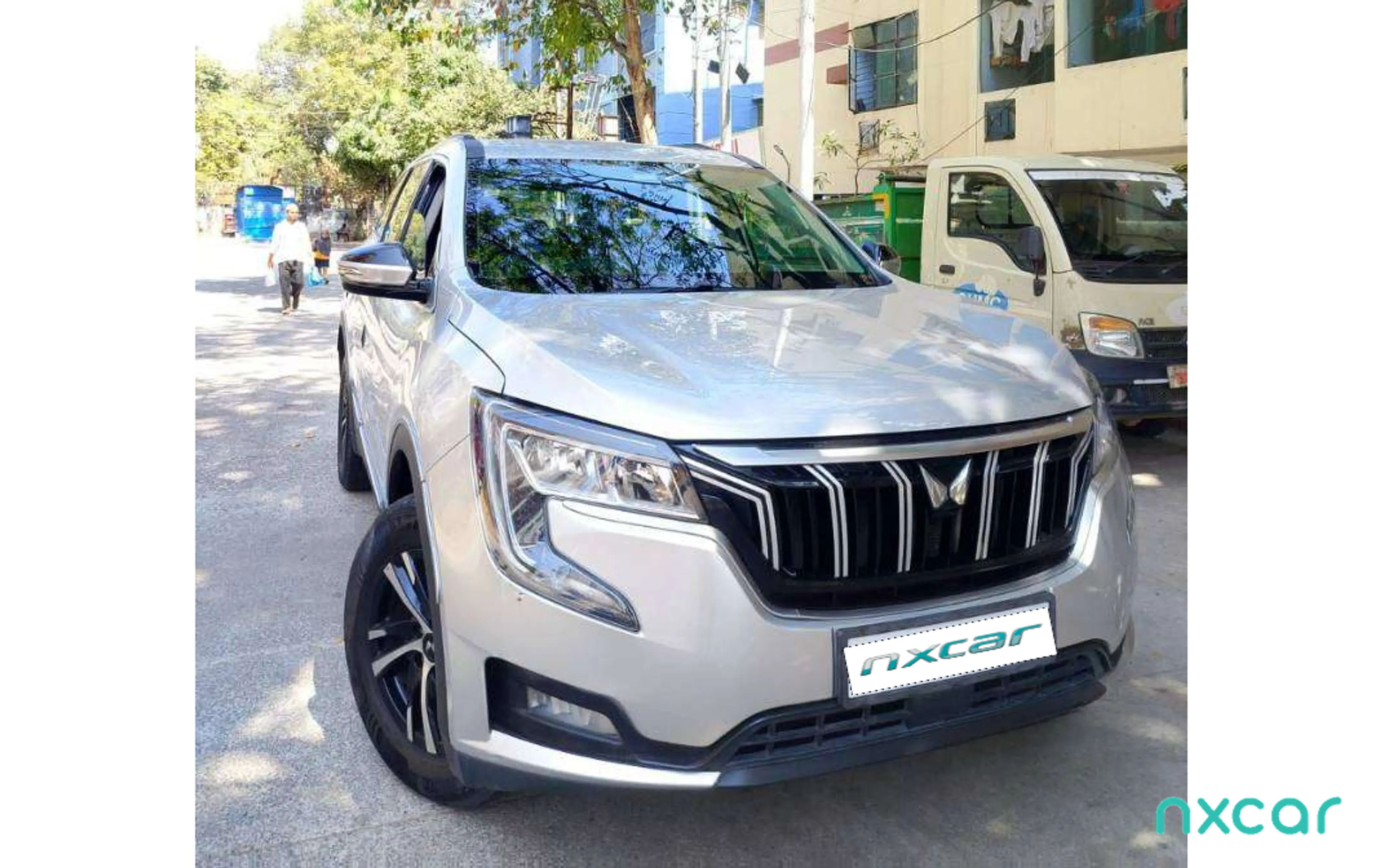 Used Mahindra xuv700 mx-diesel-mt-5-str-2023-2024 for sale on Nxcar