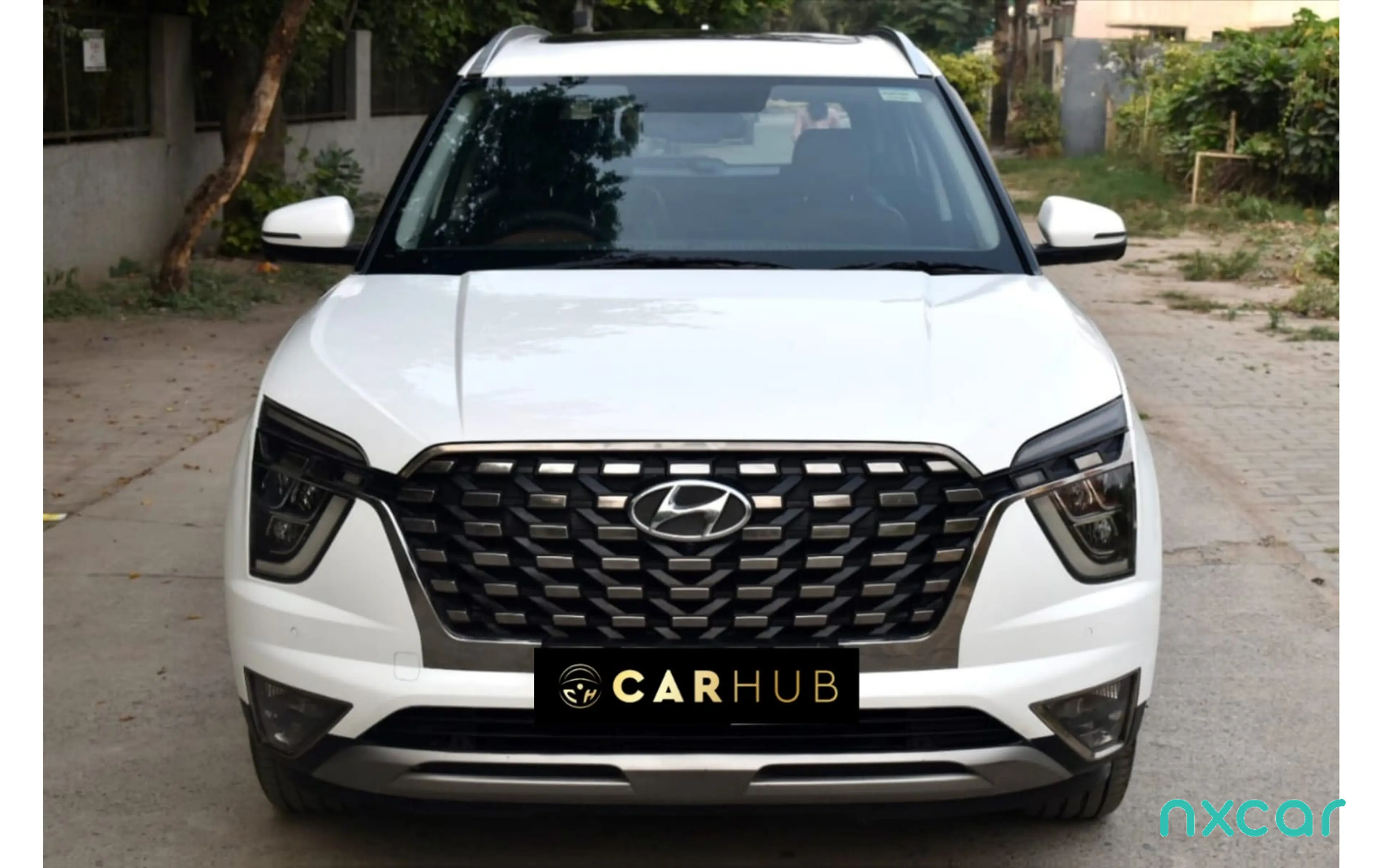 Used Hyundai alcazar signature-o-6-str-15-diesel-at-dual-tone for sale on Nxcar