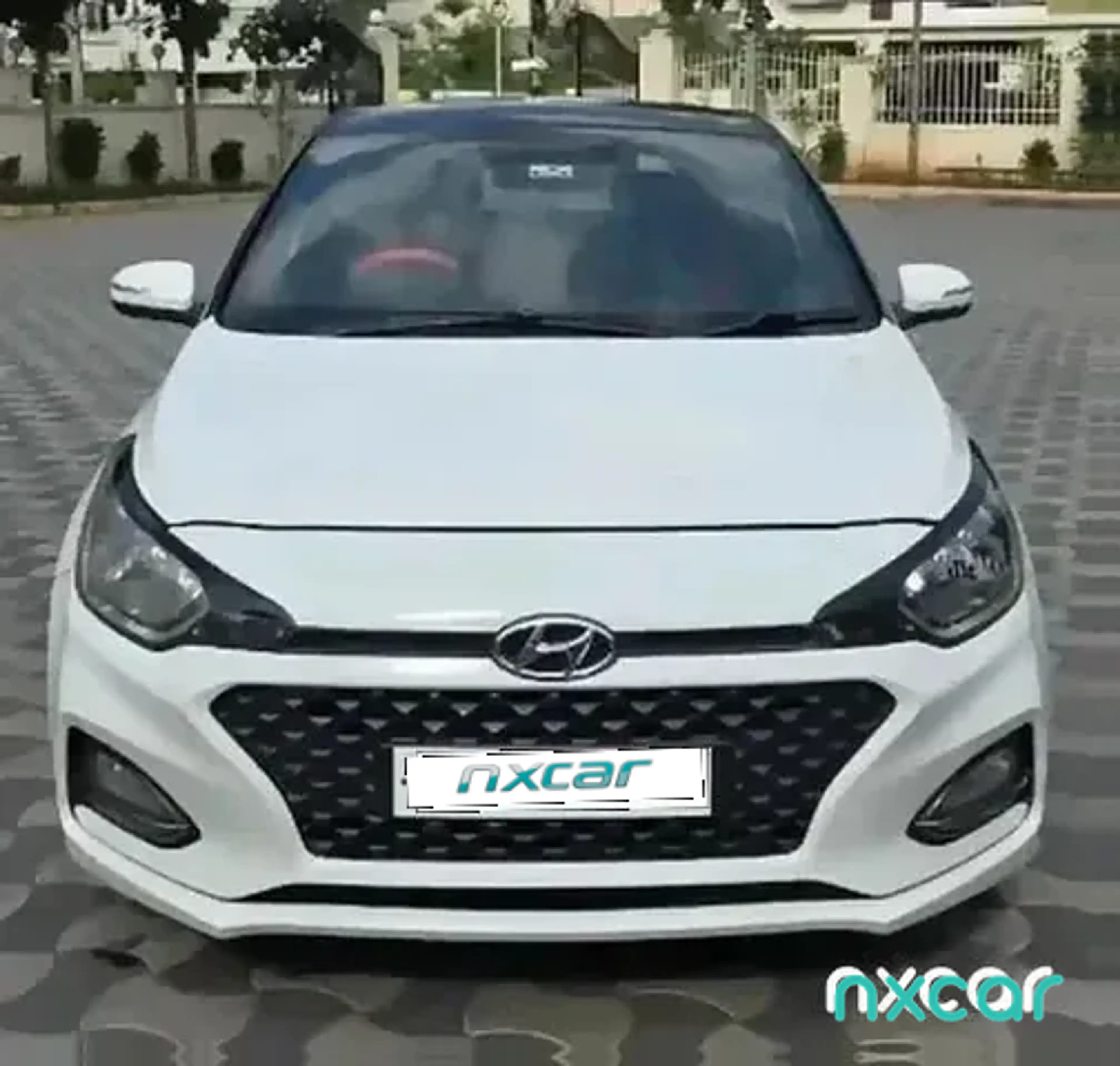 Used Hyundai i20 asta-12-mt-dual-tone for sale on Nxcar