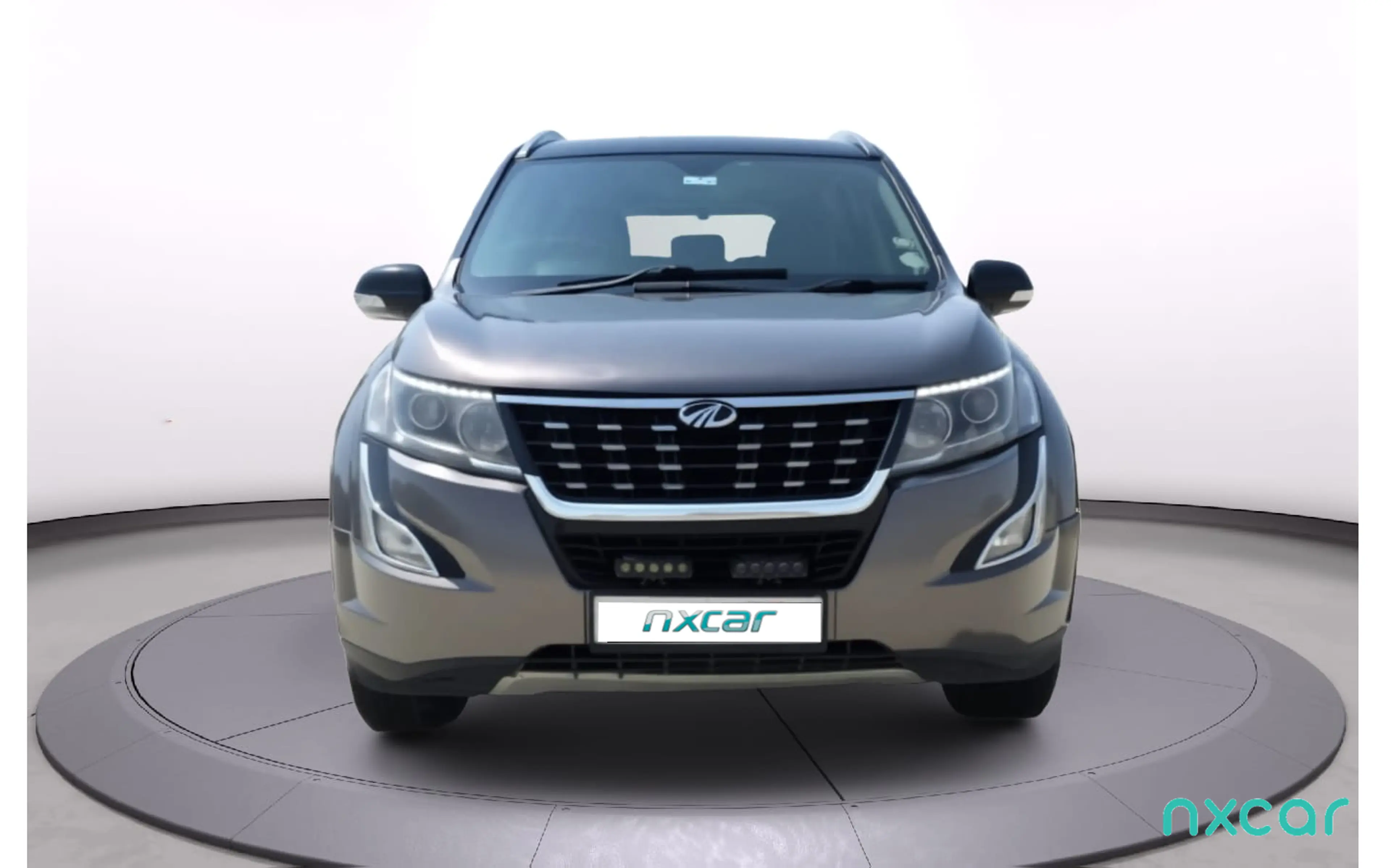 Used Mahindra xuv500 w9-at for sale on Nxcar