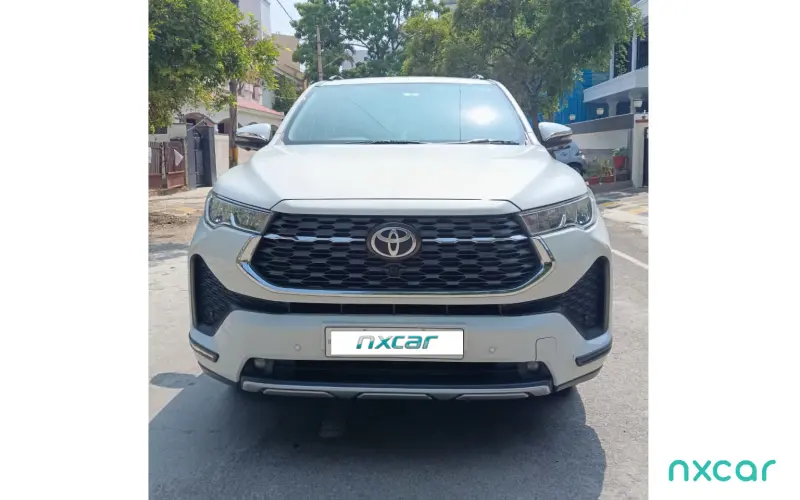 Toyota Innova Hycross