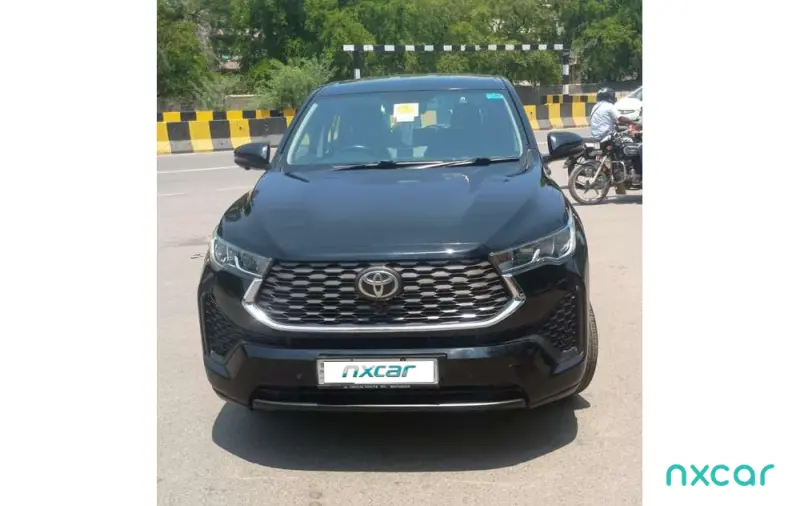 Toyota Innova Hycross