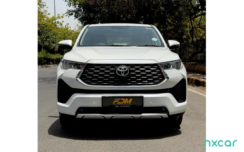 Toyota Innova Hycross