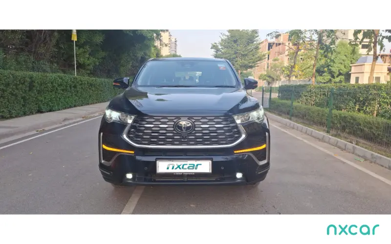 Toyota Innova Hycross